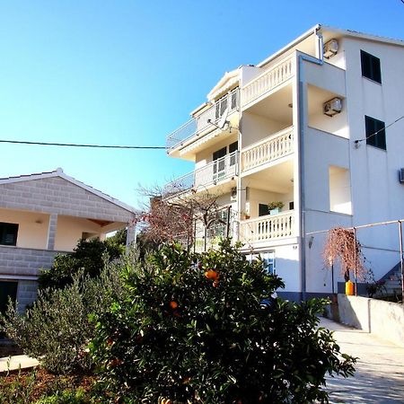 Apartments Nakir Слатине Екстериор снимка