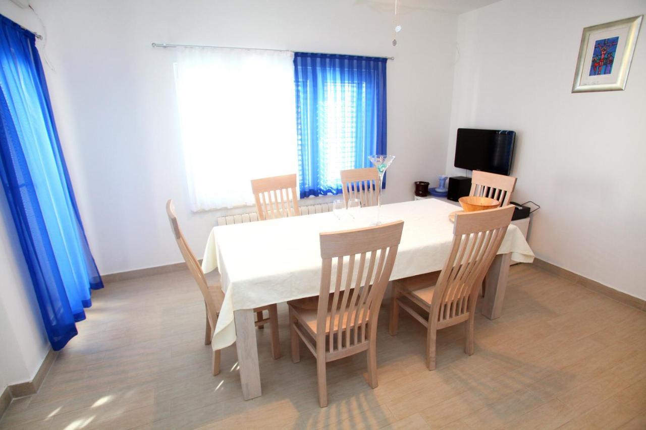 Apartments Nakir Слатине Стая снимка