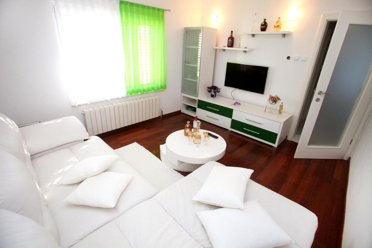 Apartments Nakir Слатине Стая снимка