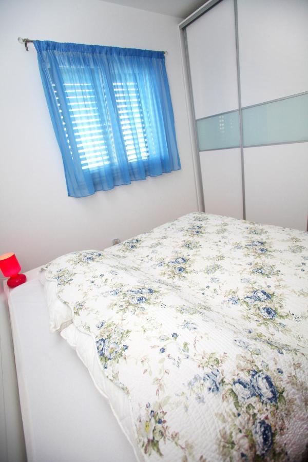 Apartments Nakir Слатине Стая снимка