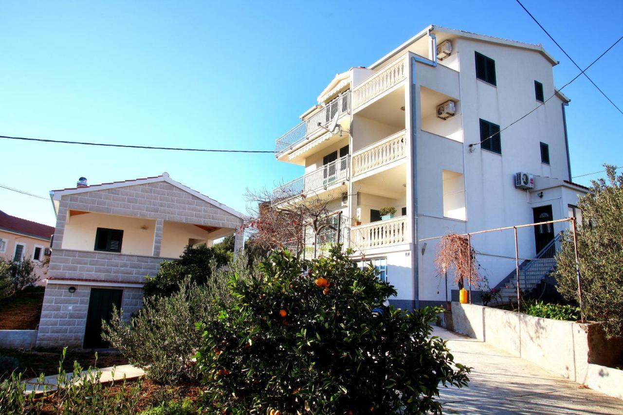 Apartments Nakir Слатине Екстериор снимка