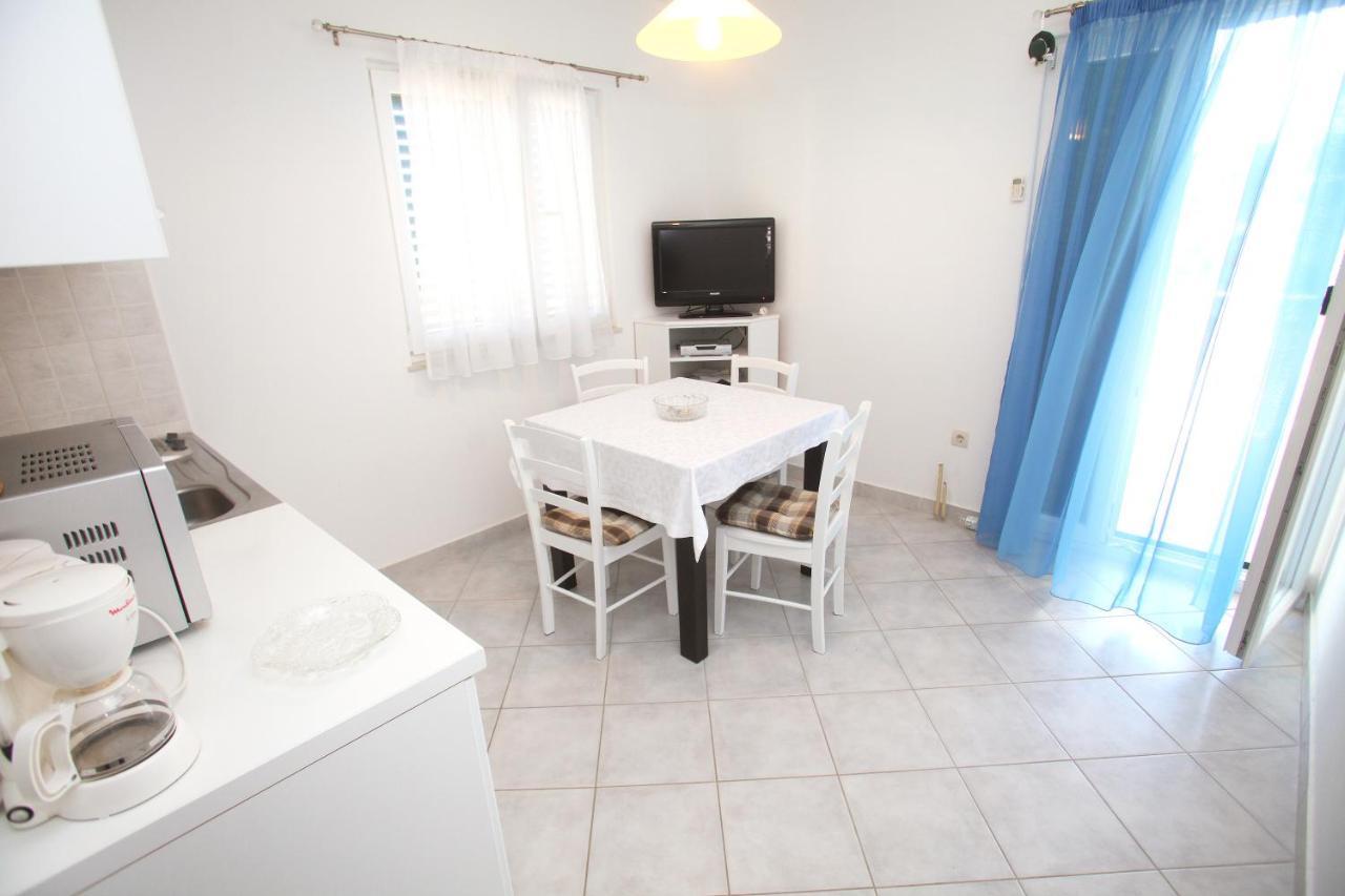 Apartments Nakir Слатине Стая снимка